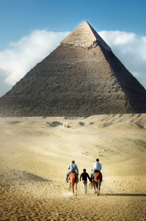 Towards the Great Pyramid, Giza, Egypt