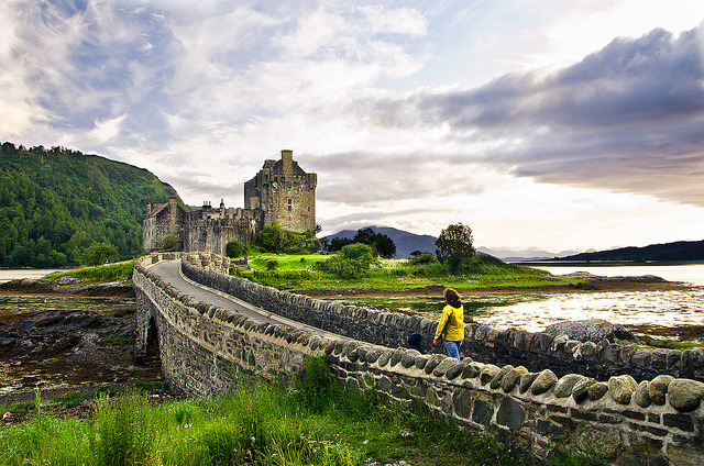 The way to Eilean Donan Castle, Highlands / Scotland