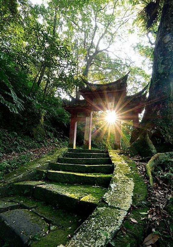 Sunlight on the old temple trails, Puan Temple / Taiwan